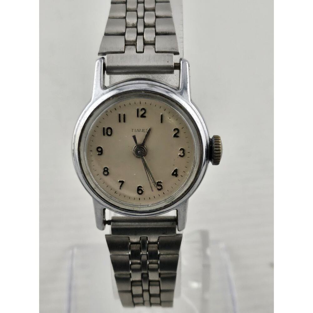 1968 Vintage Ladies Timex Watch Easy To Read Dial Manual Wind Runs
